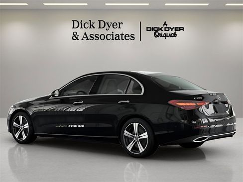Used 2025 Mercedes-Benz C 300 Sedan image 19