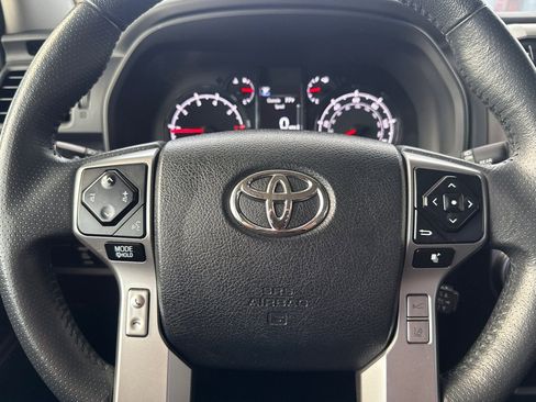 Used 2022 Toyota 4Runner SR5 Premium w/ Moonroof Package RWD image 35