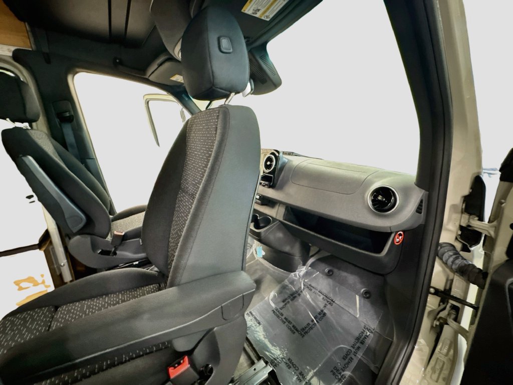 Used 2021 Mercedes-Benz Sprinter 2500 image 34