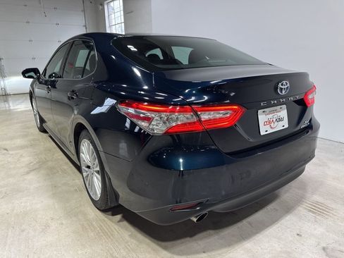 Used 2018 Toyota Camry XLE image 4