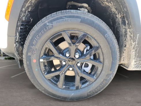 New 2026 Jeep Grand Cherokee Altitude image 14