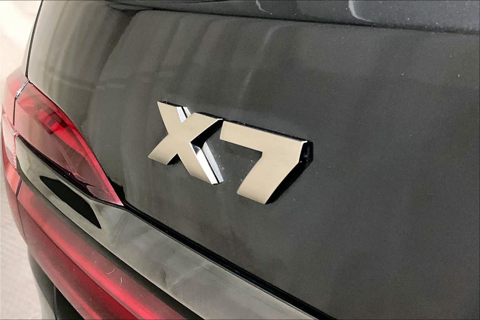 Used 2022 BMW X7 M50i AWD/4WD image 9