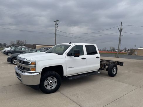 Used 2016 Chevrolet Silverado 2500 W/T w/ WT Convenience Package AWD/4WD image 2