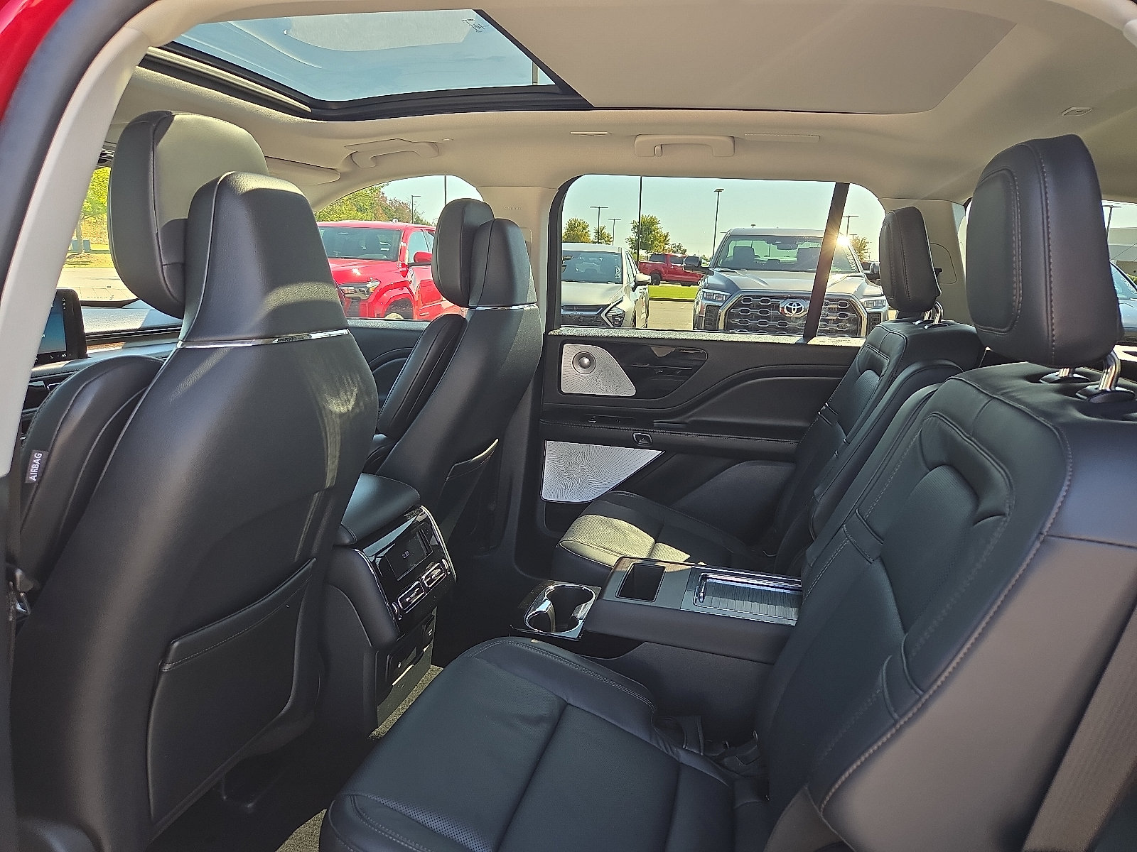 Used 2025 Lincoln Aviator Reserve w/ Equipment Group 201A AWD/4WD image 9