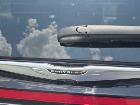 Used 2024 Chrysler Pacifica Touring-L FWD image 34