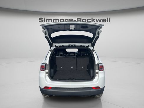 Used 2025 Jeep Compass Limited AWD/4WD image 10