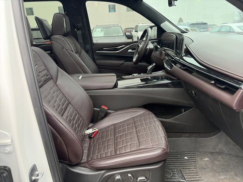 Used 2023 Cadillac Escalade ESV V w/ LPO, ONYX Package image 34