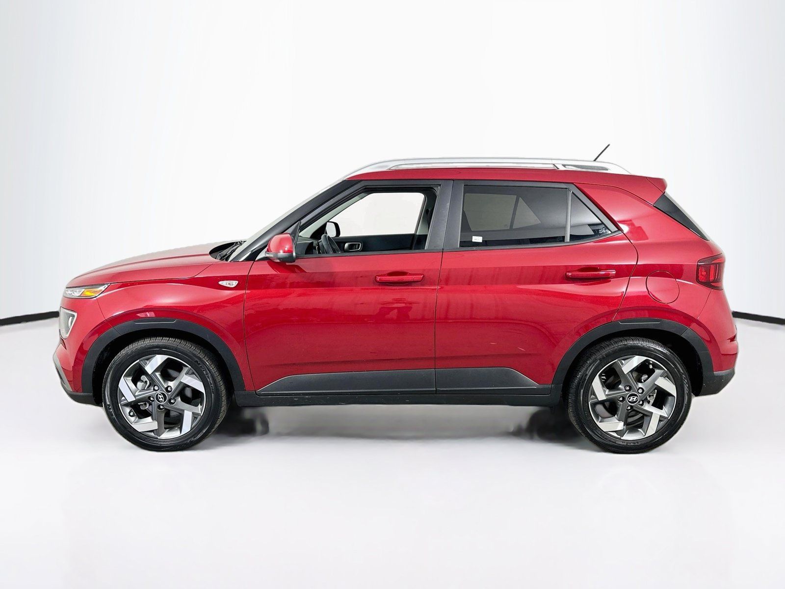 Used 2023 Hyundai Venue SEL FWD image 8