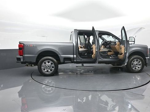 Used 2023 Ford F350 Lariat w/ Tow Technology Package image 41