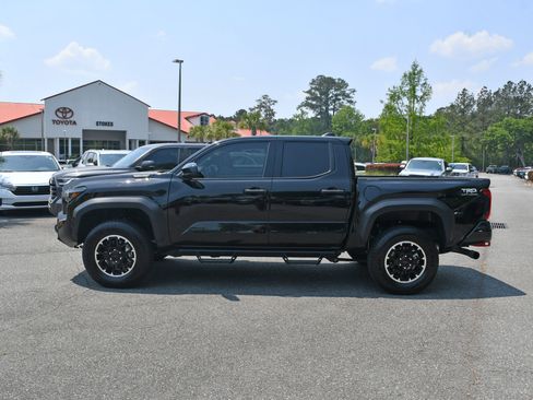 Certified 2025 Toyota Tacoma TRD Off-Road AWD/4WD image 2