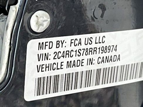 Certified 2024 Chrysler Pacifica Limited image 37