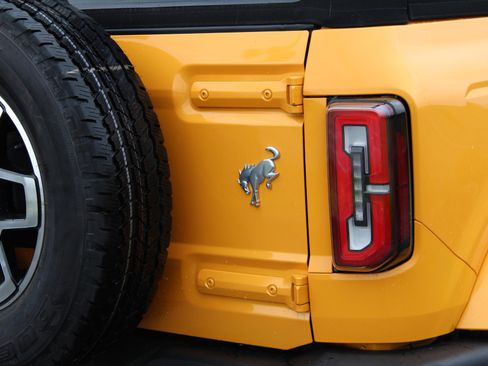 Used 2021 Ford Bronco Outer Banks image 11