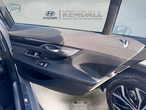 Used 2019 BMW 750i w/ M Sport Package image 30