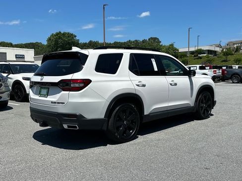 Used 2025 Honda Pilot Black Edition image 7