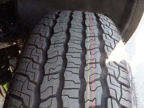 New 2026 GMC Canyon AT4 w/ AT4 Premium Package image 17