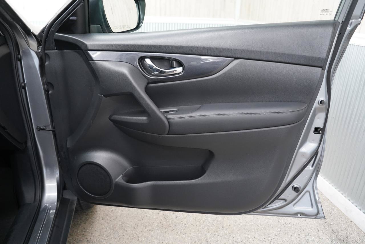 Used 2018 Nissan Rogue S AWD/4WD image 28