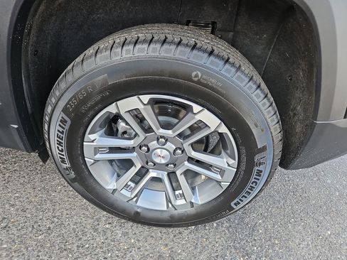 Used 2025 GMC Terrain Elevation image 32