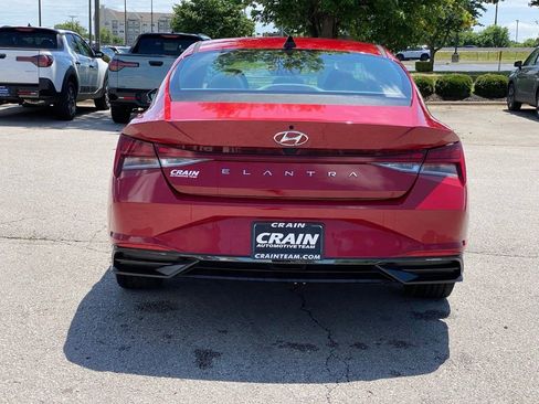 Used 2022 Hyundai Elantra SEL w/ Convenience + Premium Package FWD image 6