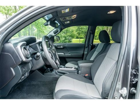 Used 2023 Toyota Tacoma TRD Off-Road w/ Technology Package AWD/4WD image 11