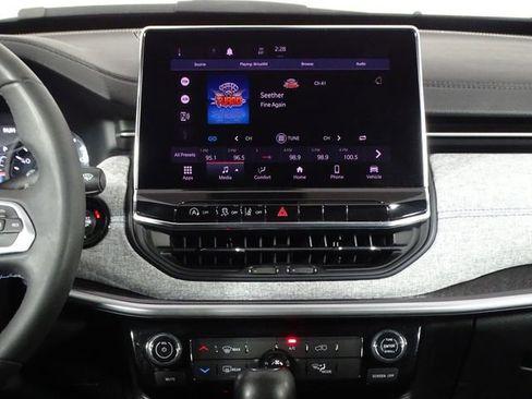 Used 2022 Jeep Compass Latitude image 29