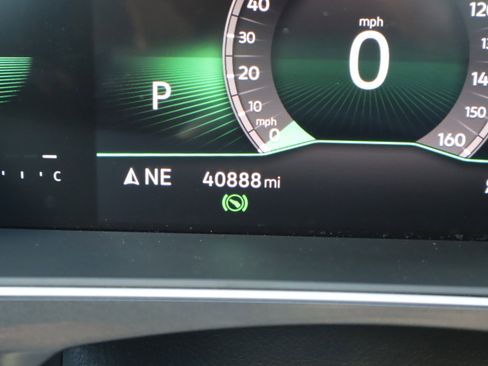 Used 2023 Volkswagen Tiguan SE R-Line image 25