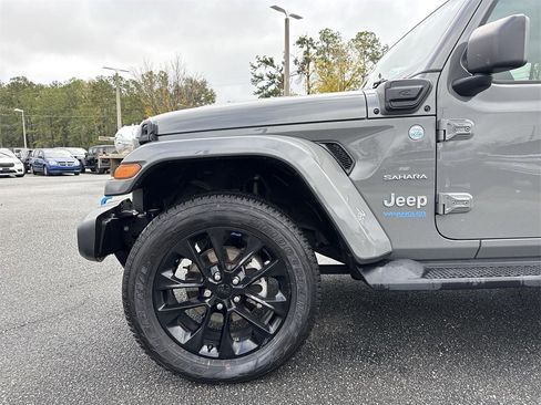 Used 2022 Jeep Wrangler Unlimited Sahara w/ Cold Weather Group image 10