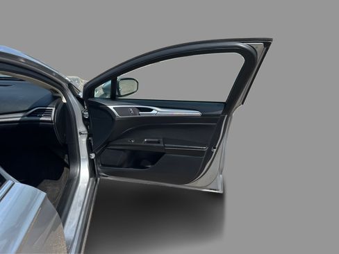 Used 2020 Ford Fusion SE FWD image 23