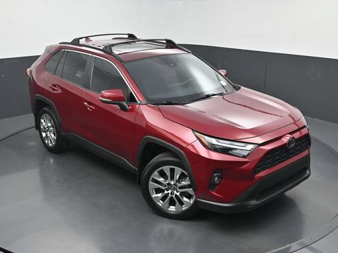 Used 2025 Toyota RAV4 XLE Premium FWD image 31