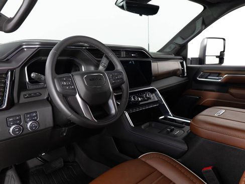 Used 2025 GMC Sierra 3500 Denali Ultimate AWD/4WD image 13
