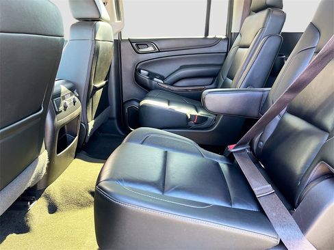 Used 2017 Chevrolet Suburban LT image 24