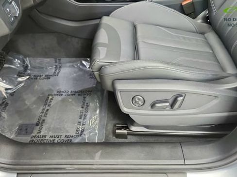 Used 2025 Audi Q5 2.0T Premium Plus w/ Premium Plus Package AWD/4WD image 36