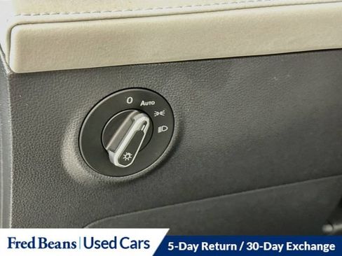 Used 2025 Volkswagen Taos SE AWD/4WD image 14