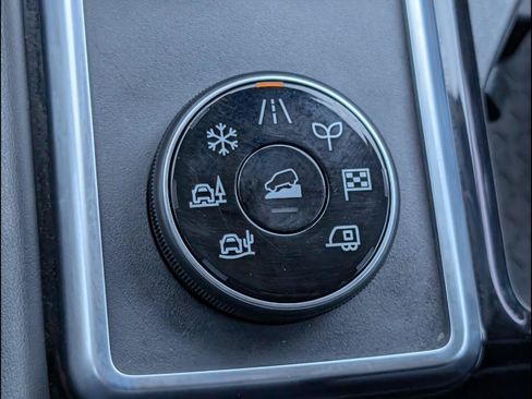 Used 2023 Nissan Pathfinder SL AWD/4WD image 17