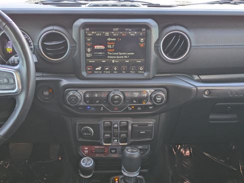 Used 2021 Jeep Wrangler Unlimited Rubicon 4xe w/ Cold Weather Group AWD/4WD image 17