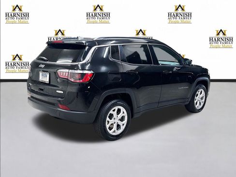 Used 2024 Jeep Compass Latitude AWD/4WD image 5