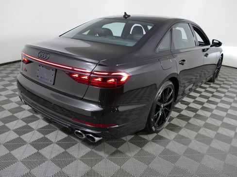 Used 2022 Audi S8 image 3
