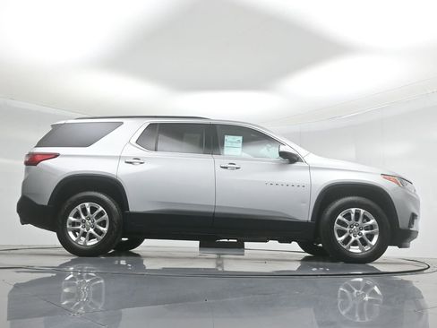 Used 2021 Chevrolet Traverse LT image 50