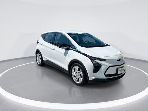 Used 2023 Chevrolet Bolt LT w/ Driver Confidence Package FWD image 2