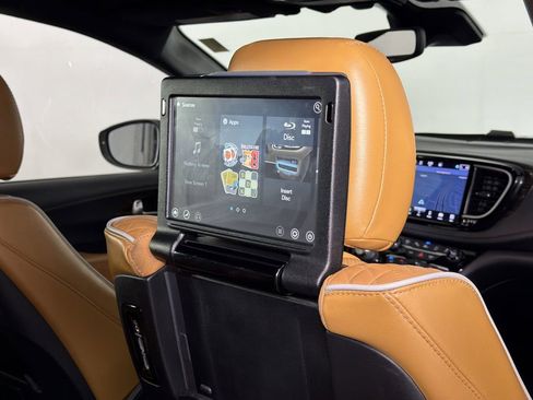 Used 2021 Chrysler Pacifica Pinnacle image 15