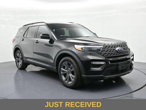 Certified 2022 Ford Explorer XLT w/ Equipment Group 202A RWD image 4