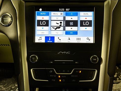 Used 2019 Ford Fusion SE image 16