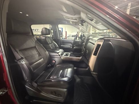 Used 2017 GMC Sierra 2500 Denali w/ Duramax Plus Package AWD/4WD image 22