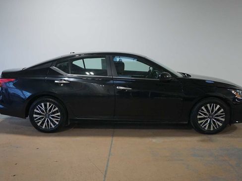Used 2023 Nissan Altima 2.5 SV image 6