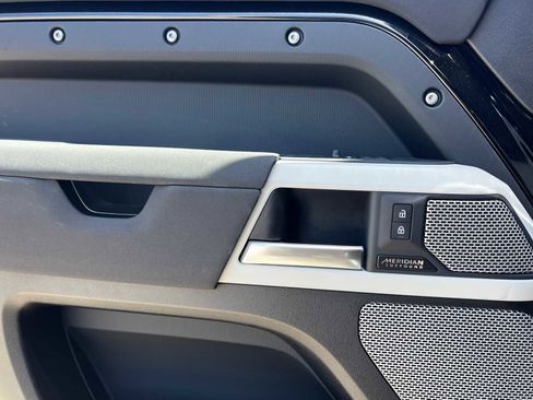 Used 2023 Land Rover Defender 130 SE image 24