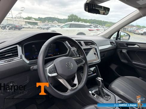 Used 2024 Volkswagen Tiguan SE FWD image 17