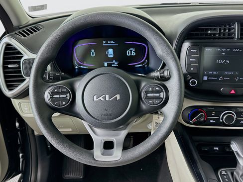 Used 2025 Kia Soul LX w/ LX Technology Package image 18