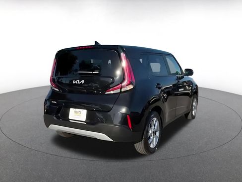 Used 2025 Kia Soul LX w/ LX Technology Package FWD image 14