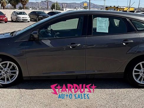 Used 2018 Ford Focus SE FWD image 3