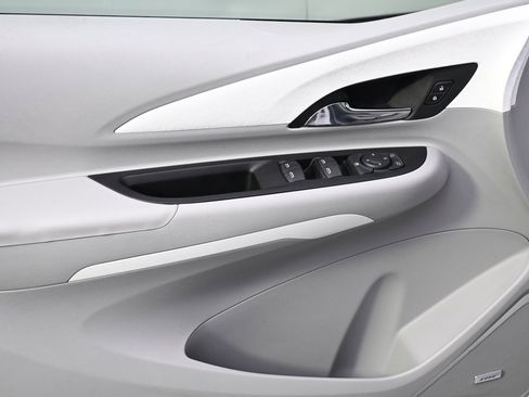 Used 2017 Chevrolet Bolt Premier w/ Infotainment Package image 22