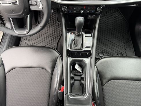 Certified 2023 Jeep Compass Latitude w/ Convenience Group AWD/4WD image 18
